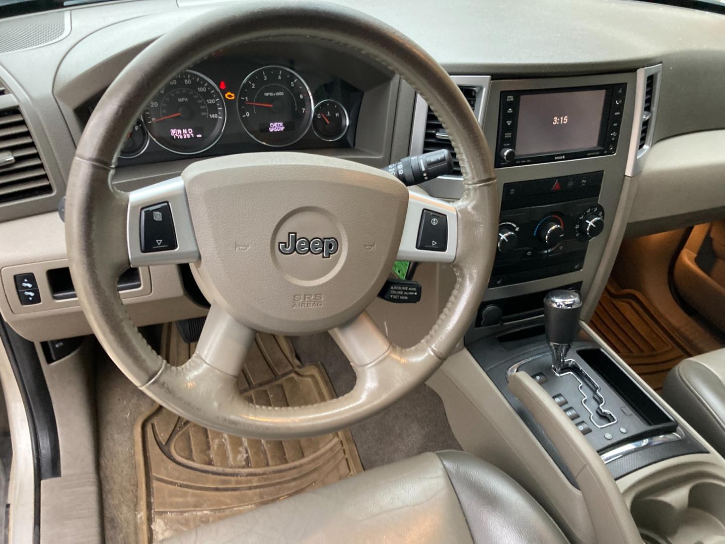 2008 Lt Almond Met. Jeep Grand Cherokee Laredo 4WD (1J8GR48K58C) with an 3.7L V6 SOHC 12V engine, 5-Speed Automatic Overdrive transmission, located at 1800 South Ihm Blvd, Freeport, IL, 61032, (815) 232-5543, 42.278645, -89.607994 - Photo#5